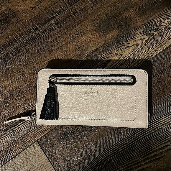Kate Spade Purse - Picture 1 of 2